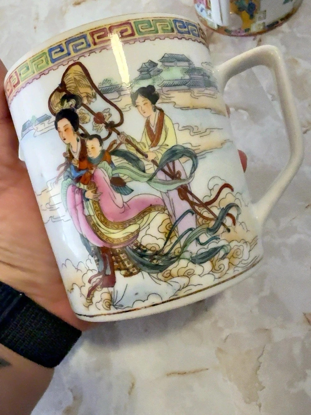 Vintage Chinese Porcelain Mug Xian Ji Song Zi Figural Gold Trim